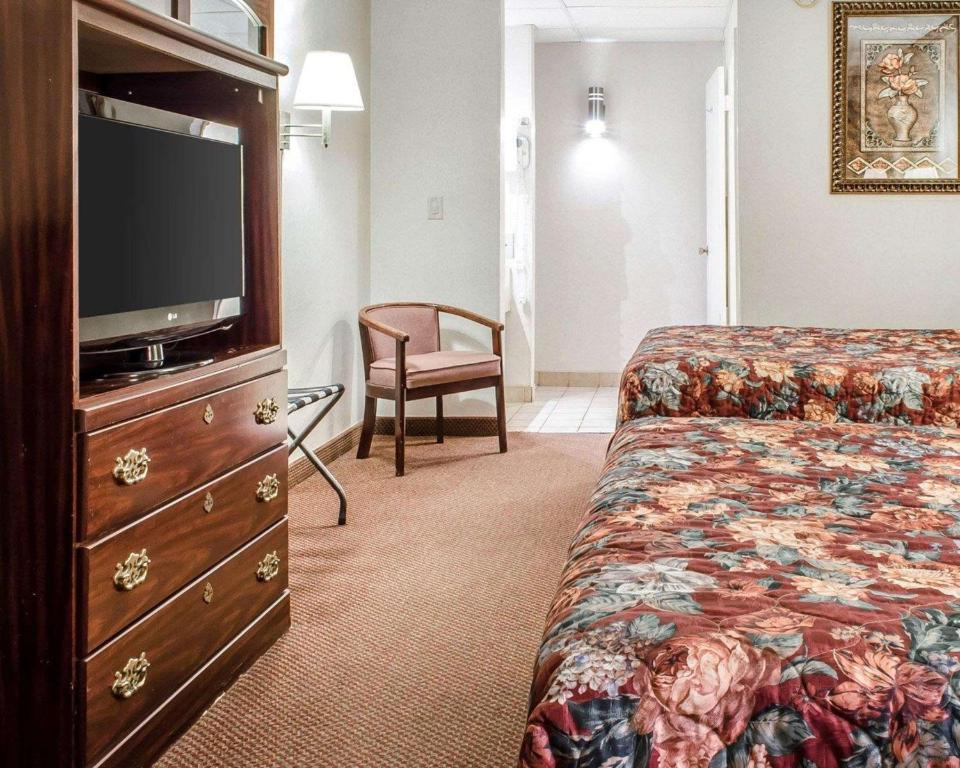 Econo Lodge Frackville - image 5