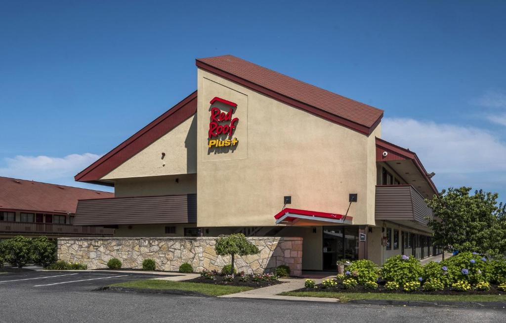 Red Roof Inn PLUS + Boston - Framingham - image 6