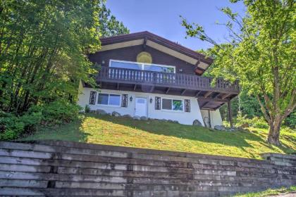 Ski In and Ski Out Cannon mountain House with Deck New Hampshire