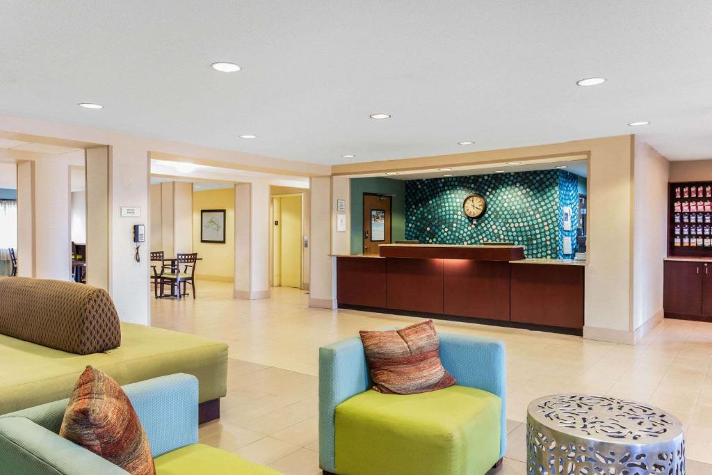 La Quinta by Wyndham Frankfort - image 7