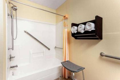 La Quinta by Wyndham Frankfort - image 9