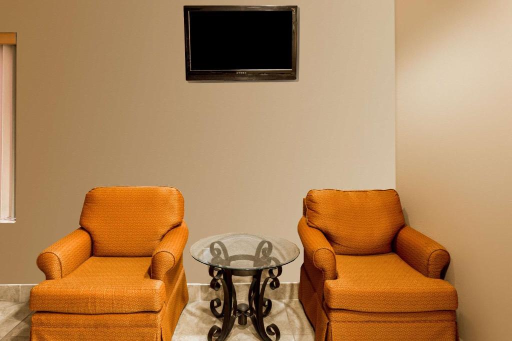 Super 8 by Wyndham Frankfort IN - image 5