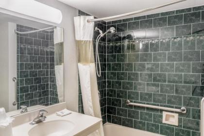 Motel 6 Franklin Oh - image 2