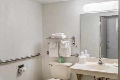 Motel 6 Franklin Oh - image 3