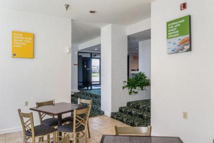 Motel 6 Franklin Oh - image 6