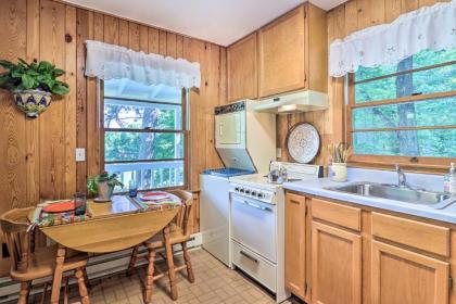 Charming Franklin Cottage with Golf Course View - image 7