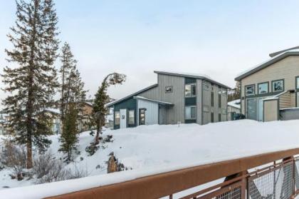 Modern Mountain Chalet - image 3