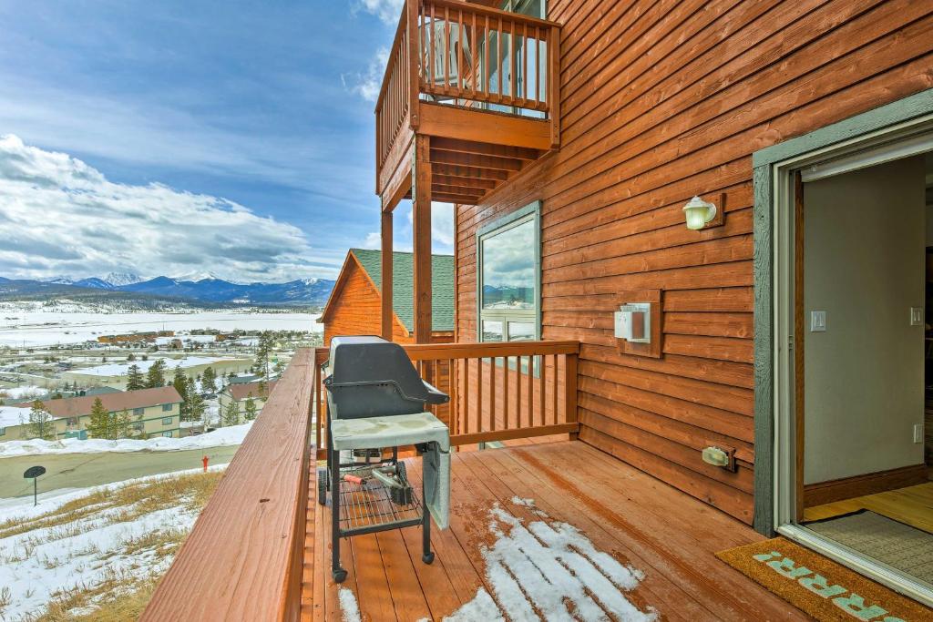 Large Home with Great Views and Room for 2 Families! - image 3