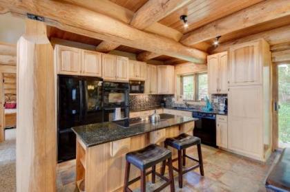 Mountain View Luxury Log Home Hot Tub & Great Views - FREE Activities & Equipment Rentals Daily - image 4