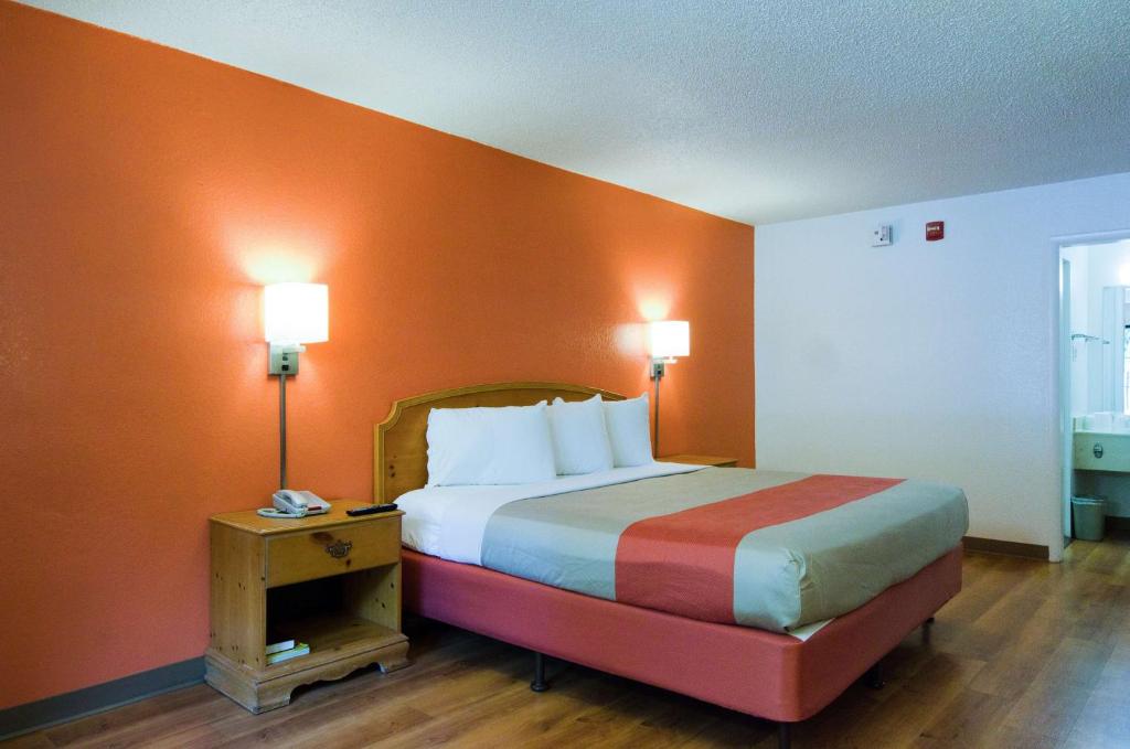 Motel 6-Frederick MD - Fort Detrick - image 2