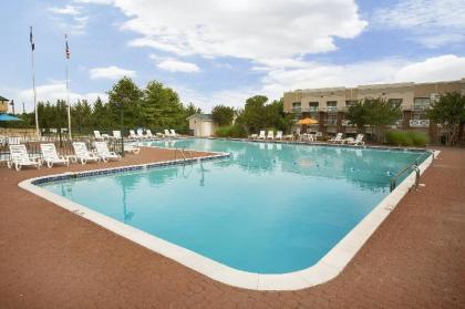 Clarion Hotel & Suites Convention Center Fredericksburg - image 4