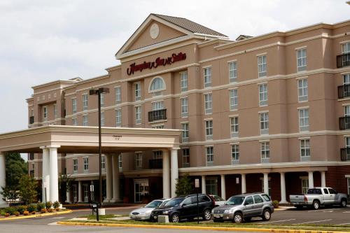 Hampton Inn and Suites Fredericksburg - main image