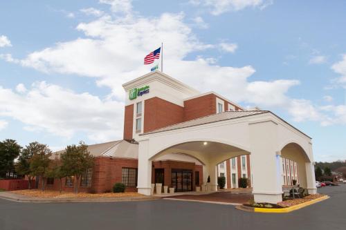 Holiday Inn Express Fredericksburg - Southpoint an IHG Hotel - main image