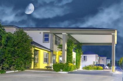 Days Inn by Wyndham Suites Fredericksburg - image 2