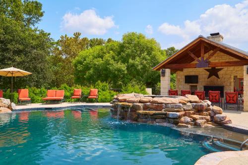 Fredericksburg Inn and Suites - main image