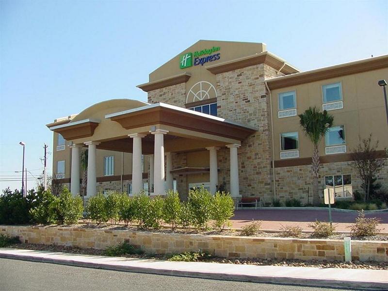 Holiday Inn Express & Suites Fredericksburg - main image