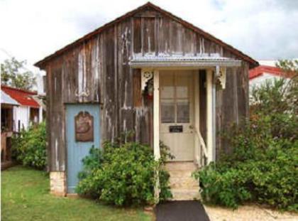 Full Moon Inn - image 1