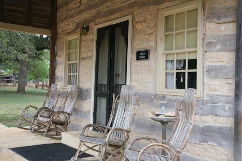 Full Moon Inn - image 3