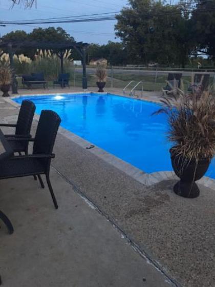 Country Inn & Cottages Motel - image 2