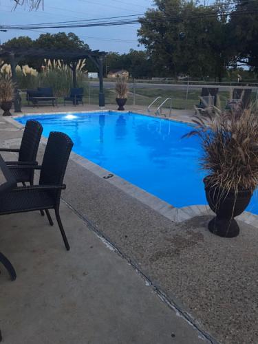 Country Inn & Cottages Motel - image 2