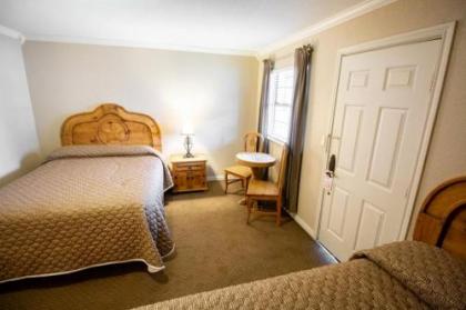 Country Inn & Cottages Motel - image 4