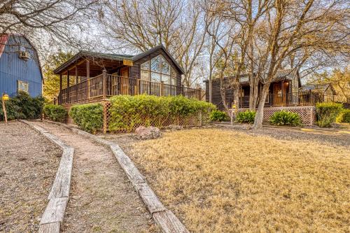 The Plum @ Mendelbaum Winery Guest Cabins - main image