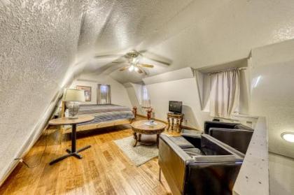The Almond @ Mendelbaum Winery Guest Cabins - image 2