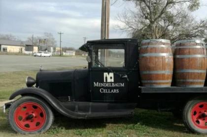 The Fig @ Mendelbaum Winery Guest Cabins - image 4