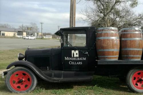 The Fig @ Mendelbaum Winery Guest Cabins - image 4