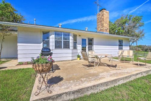 Historic Hoffmann Ranch Haus Near Wineries! - image 3