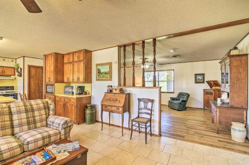 Historic Hoffmann Ranch Haus Near Wineries! - image 5