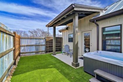 Tempranillo Haus with Hot Tub 2 Miles to Downtown!