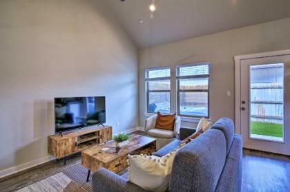 Tempranillo Haus with Hot Tub 2 Miles to Downtown! - image 2