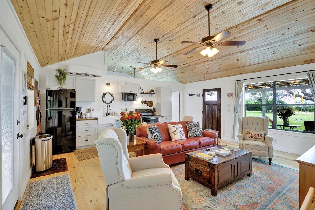 3 Acre's of Luxury and Views in Fred Wine Country! - main image