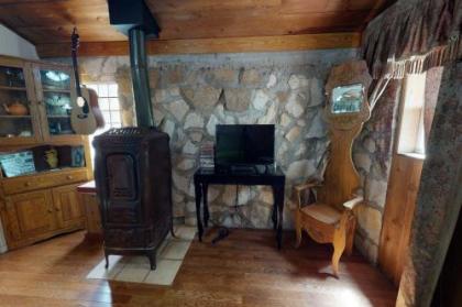 Retro Western Bunkhouse - image 4
