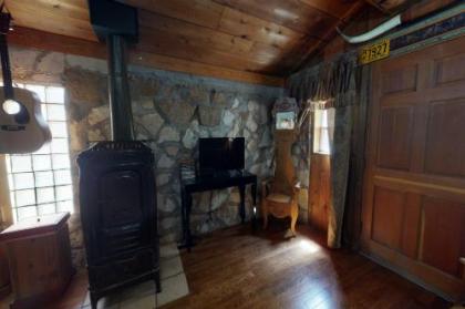Retro Western Bunkhouse - image 5