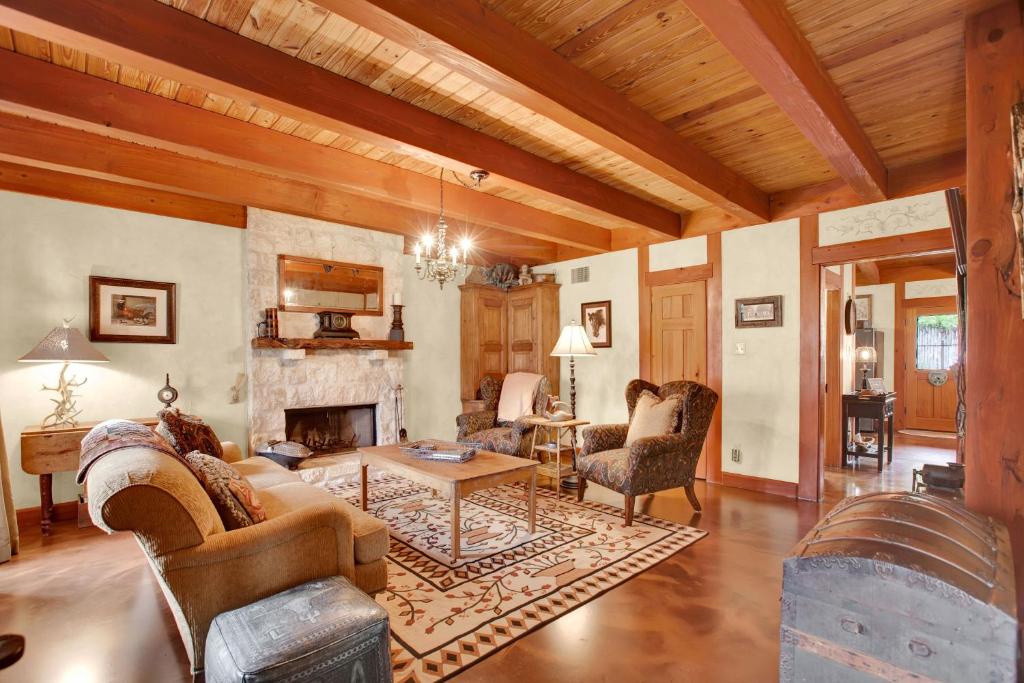 NEW Luxury Home Near Main St with two Hot tubs and Firepit - main image