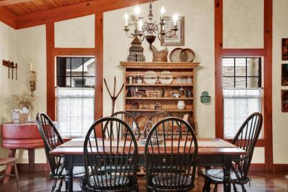 NEW Luxury Home Near Main St with two Hot tubs and Firepit - image 11