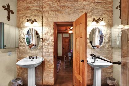 NEW Luxury Home Near Main St with two Hot tubs and Firepit - image 12