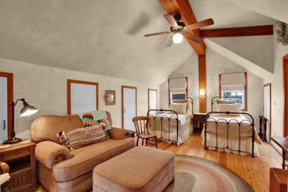 NEW Luxury Home Near Main St with two Hot tubs and Firepit - image 17