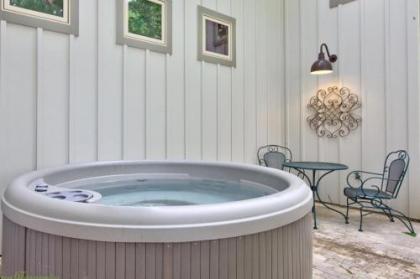 NEW Luxury One Block to Main St with Hot tub and Fire pit - image 2