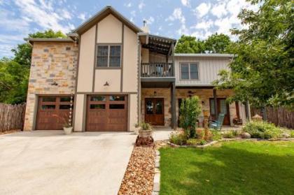 NEW Luxury One Block to Main St with Hot tub and Fire pit - image 3