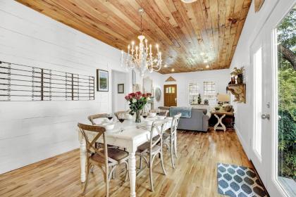 Luxury Home Near main with Hot tub Firepits Gazebo Fredericksburg