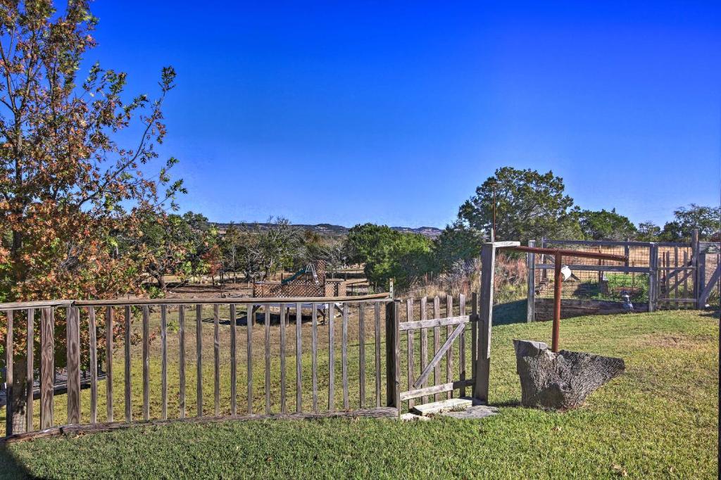 Cozy Cottage Close to Hill Country Vineyards! - image 6