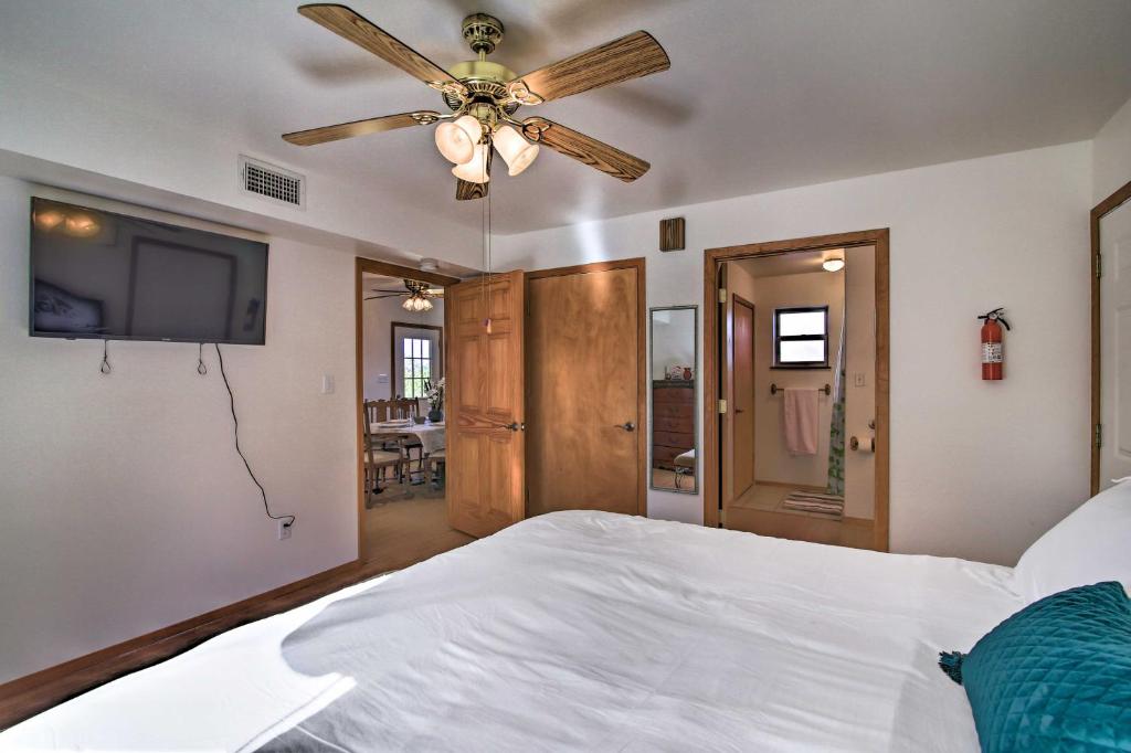 Cozy Cottage Close to Hill Country Vineyards! - image 7