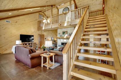 Stunning Luxury Cabin Near Town Wheelchair Access - image 18