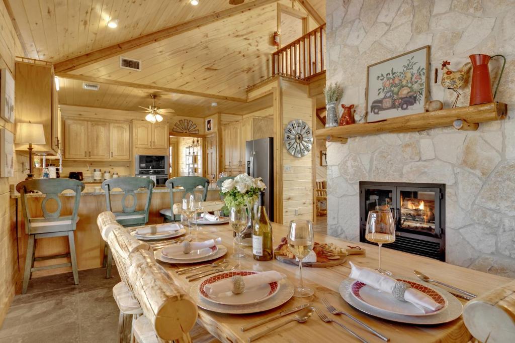 Stunning Luxury Cabin Near Town Wheelchair Access - image 5