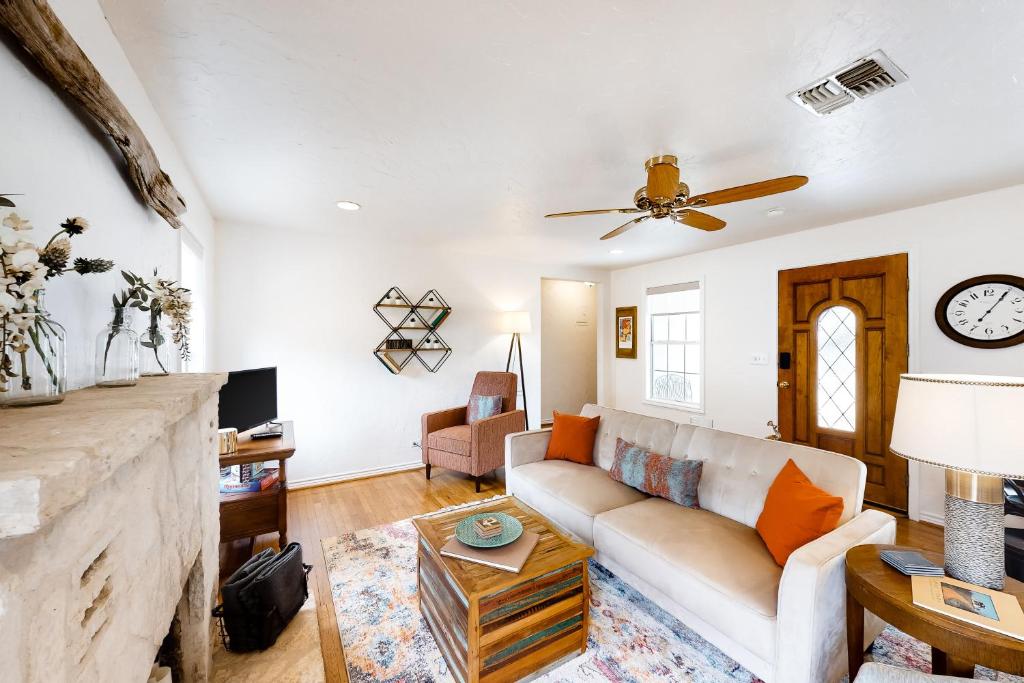Bungalow One Ten - image 4