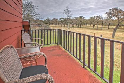 Art Bunkhouse Fredericksburg Hideaway with Hot Tub - image 2