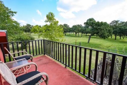 Art Bunkhouse Fredericksburg Hideaway with Hot Tub - image 3